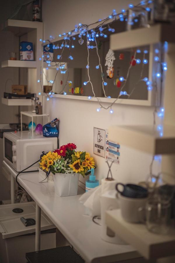 4 Couples & 4 Friends Hostel クラクフ エクステリア 写真
