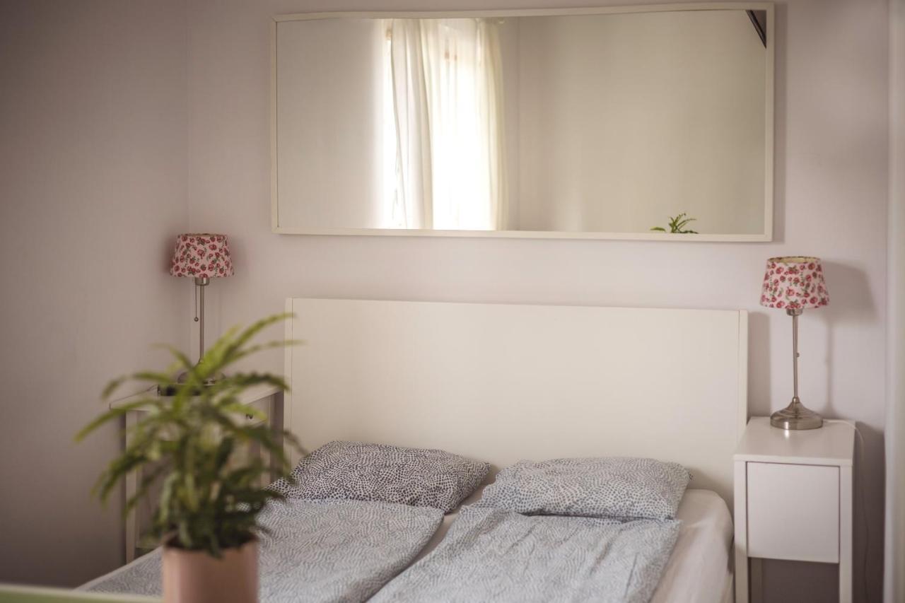 4 Couples & 4 Friends Hostel クラクフ エクステリア 写真