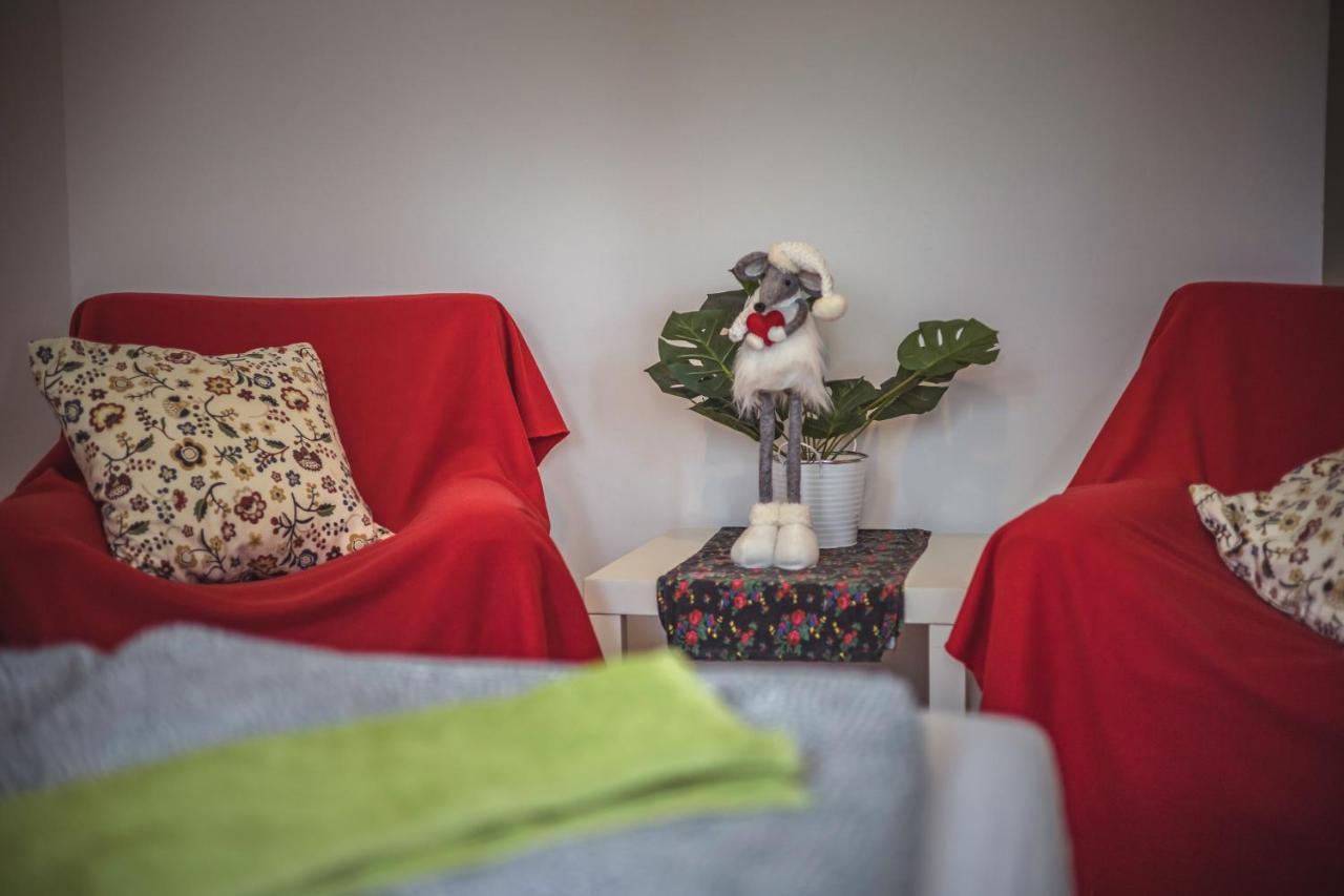 4 Couples & 4 Friends Hostel クラクフ エクステリア 写真