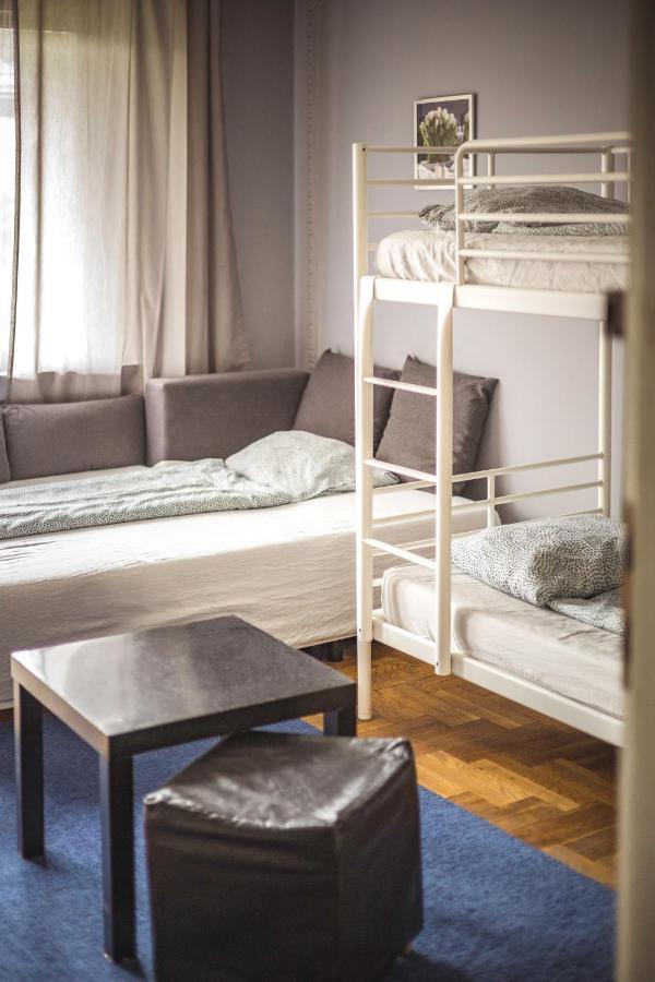 4 Couples & 4 Friends Hostel クラクフ エクステリア 写真